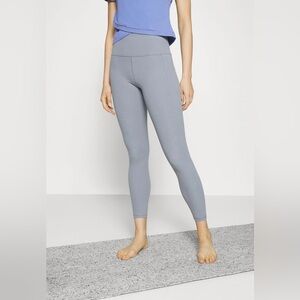 Athleta Salutation Stash 7/8 Tight